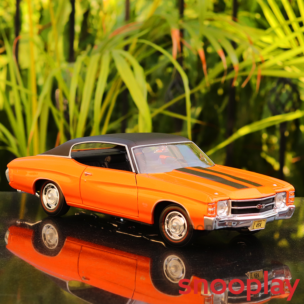 Maisto Original Licensed 1971 Chevrolet Chevelle SS 454 Sport Toy Car with Openable Parts and Adjustable Front Wheels (Scale 1:18)